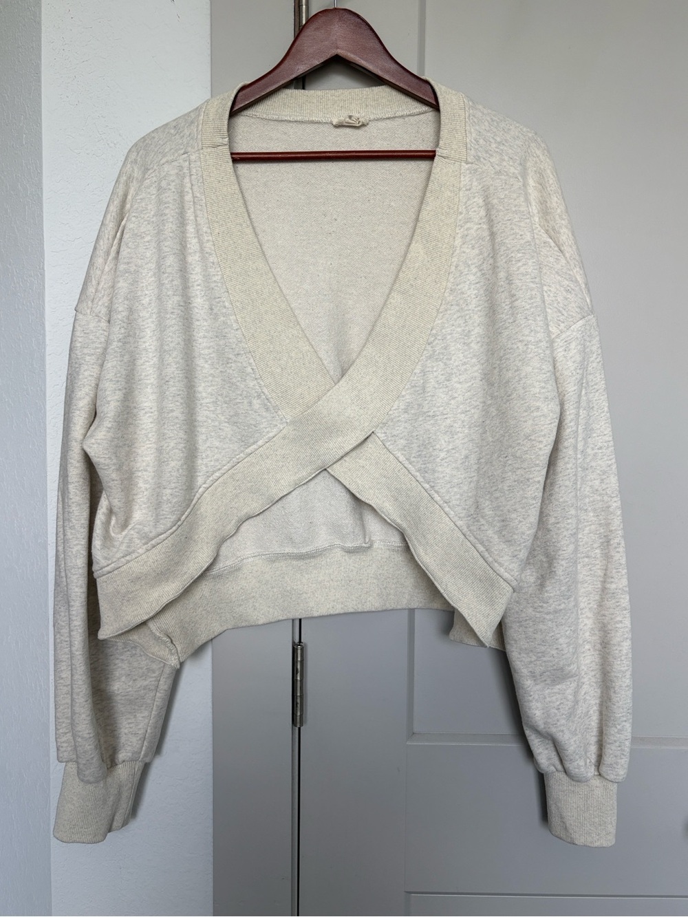 POL CRISS CROSS LIGHT GREY CREAM SWEATER WOMENS MEDIUM